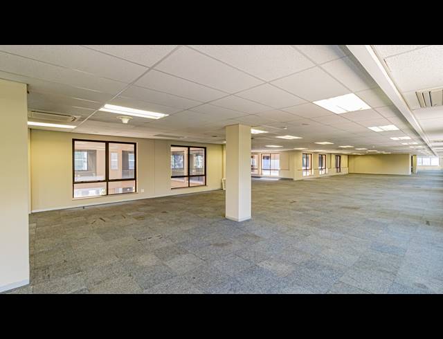 1,575M² OFFICE TO LET IN PARKTOWN